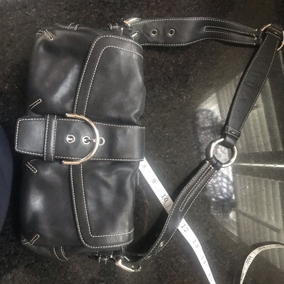 COACH 👆👜 Hamptons Leather with lots of Silver hardware EUC - Picture 2 of 8